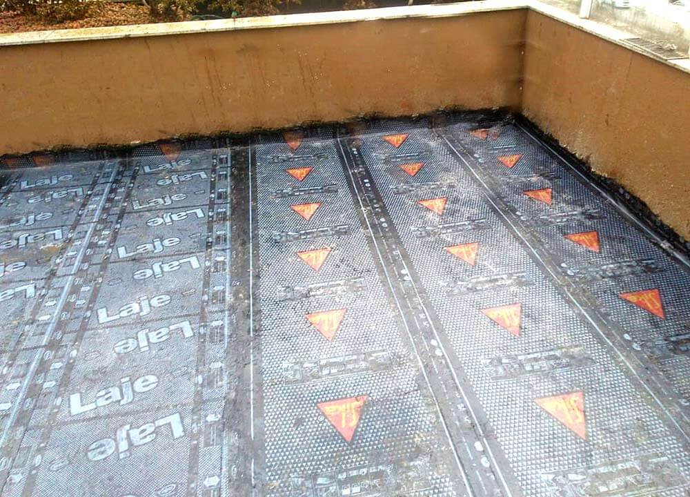 Itaim - SP: Impermeabilização de Piso com manta asfáltica e colocação de porcelanato.