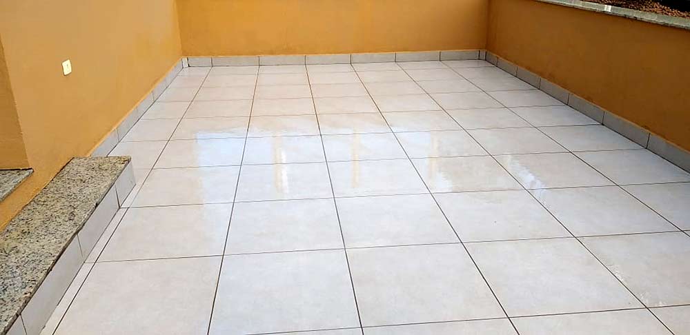Itaim - SP: Impermeabilização de Piso com manta asfáltica e colocação de porcelanato.