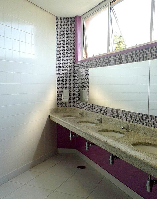 Colégio: Revitalização dos Sanitários feminino e masculino